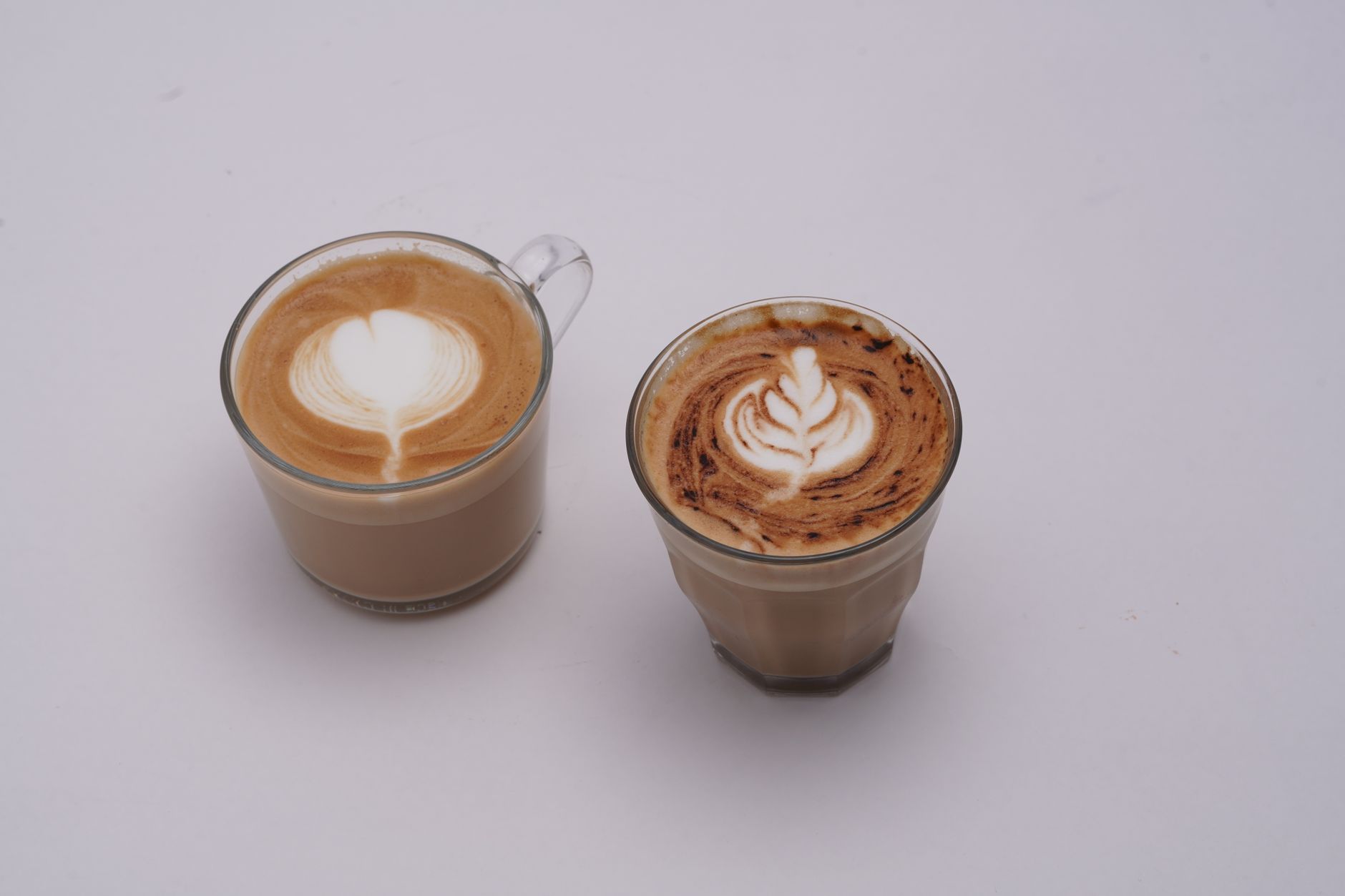 Two latte cups labelled 'regular' + 'half-caf' looking identical