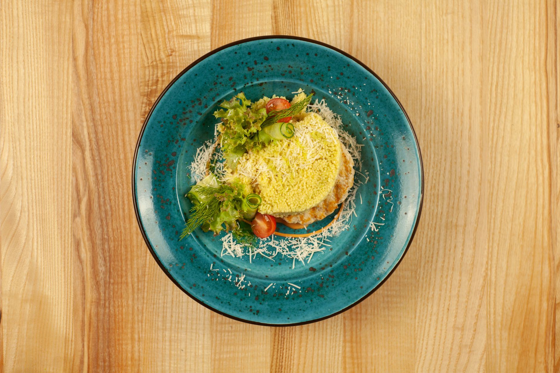 Pregnancy plate method top-down: half non-starchy veg, quarter protein, quarter complex carb, healthy fat